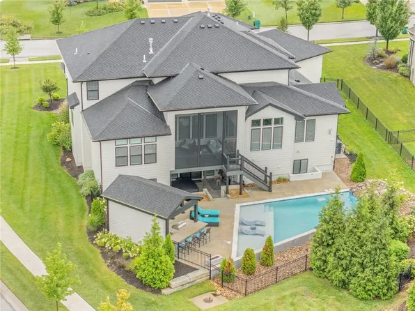 12300 W 169th St, Overland Park, KS 66221