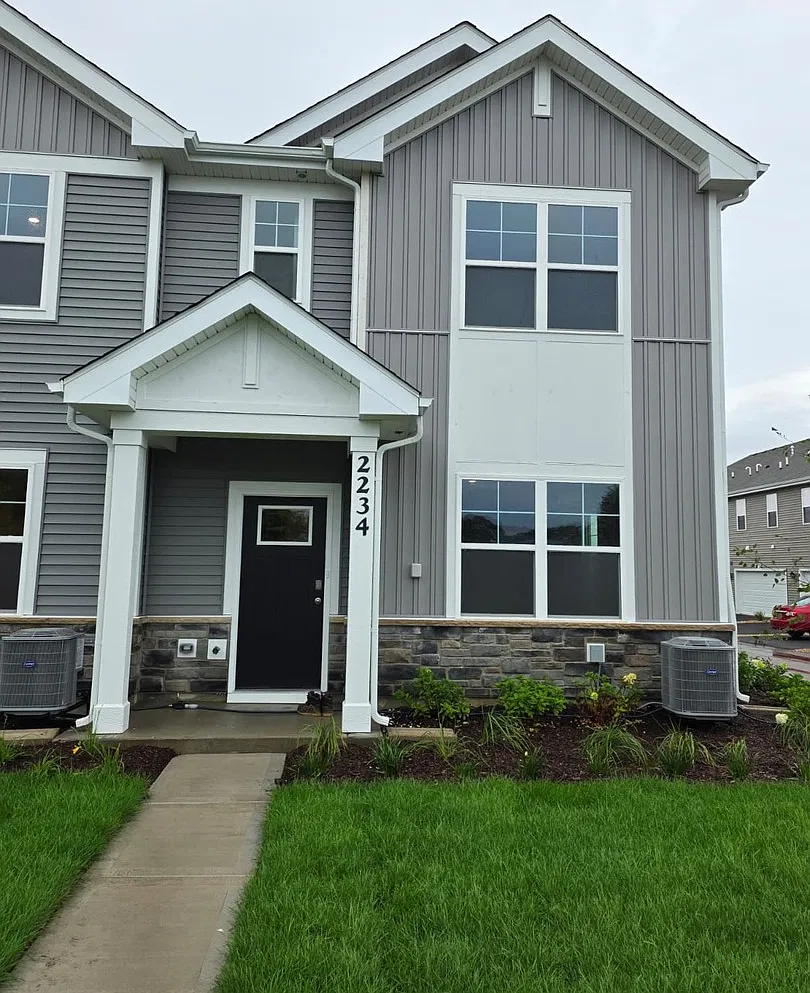 3 bed, 2.5 bath, 1543 sqft, $2,800 — Photo 3