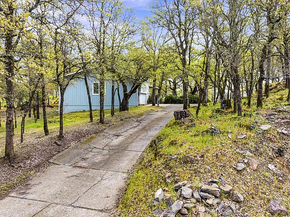 4th image of 17516 Meadow View Court