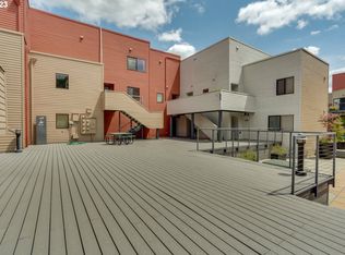 940 NW Naito Pkwy APT L8, Portland, OR