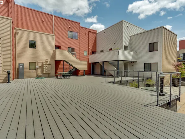 940 NW Naito Pkwy APT L8, Portland, OR 97209