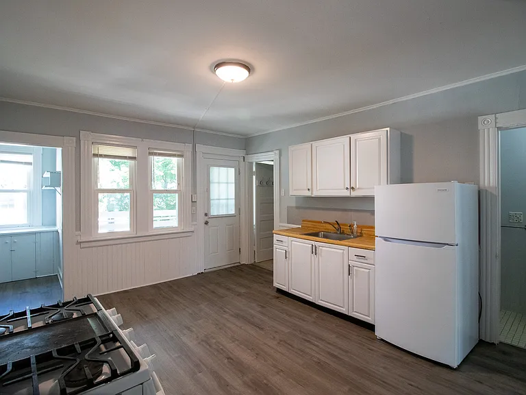 19-21 Perry Hill Rd #2L — Photo 5