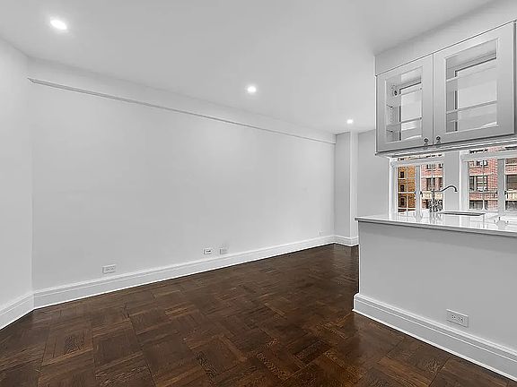 3rd image of 115 W 86th St #8E