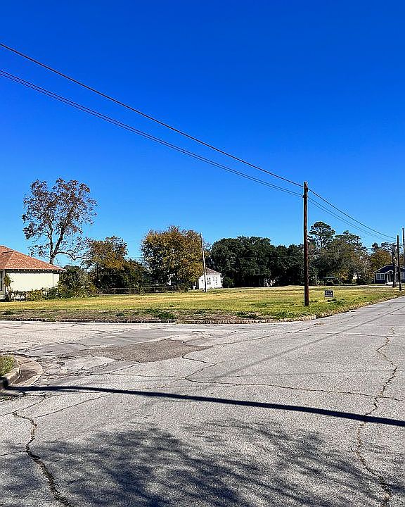 1st image of 1090 Live Oak Ave