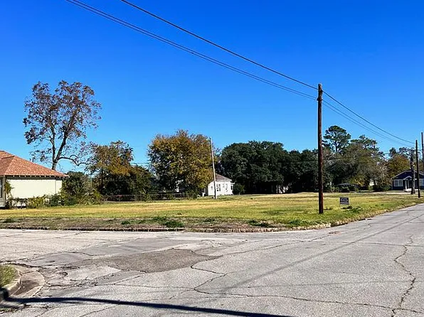 1090 Live Oak Ave, Beaumont, TX 77703