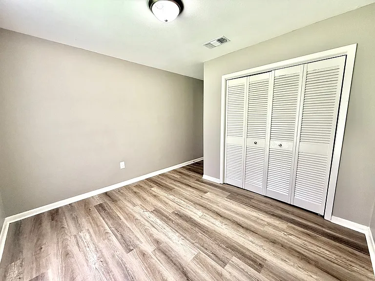 16820 Dahlgren Ave — Photo 10