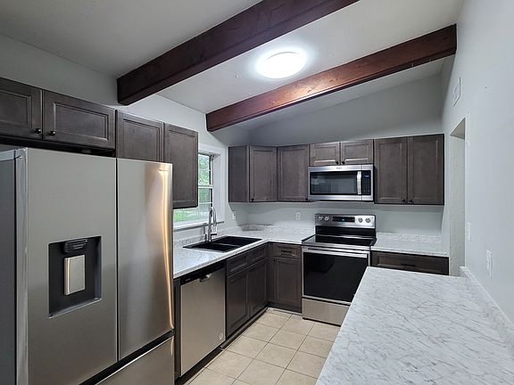 4th image of 1328 NE 31st Ave