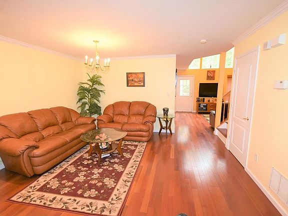 2nd image of 124 Briarwood Dr