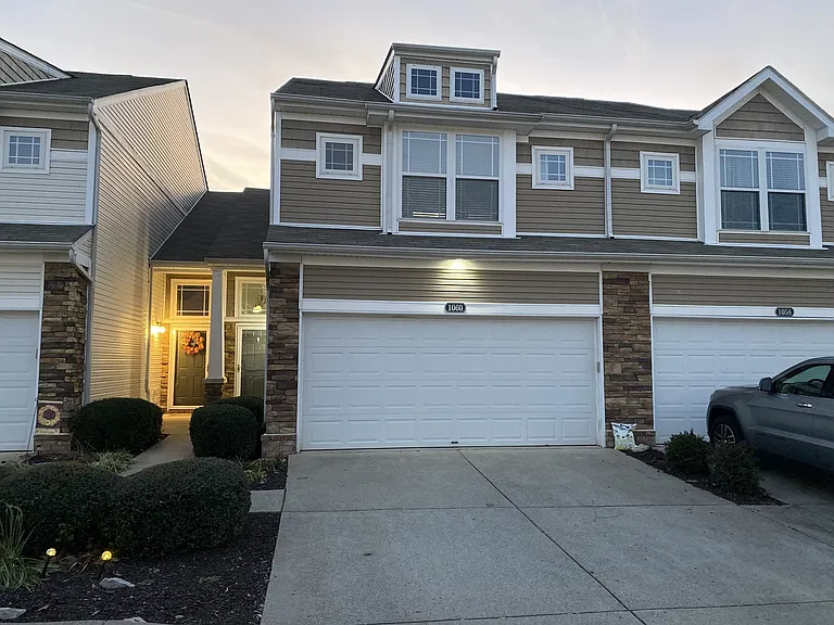 1060 Somerset Springs Dr — Photo 1