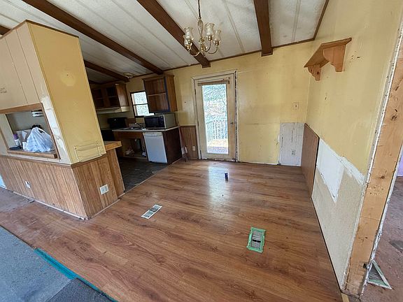 4th image of 8 Spring Brook Road