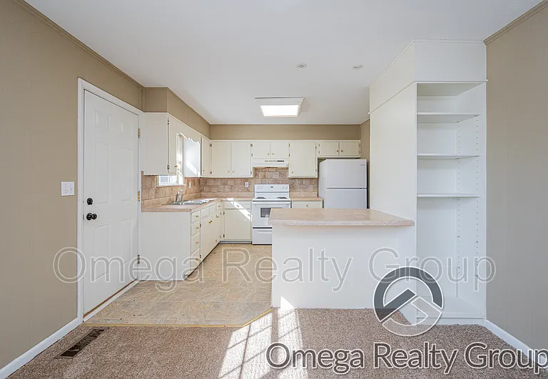 504 Roselle Ln — Photo 10