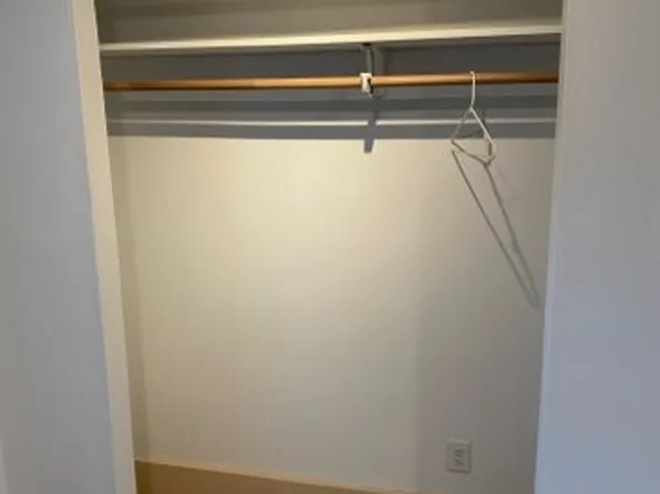 709 NE 43rd St APT 4, Seattle, WA 98105