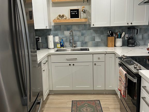 5th image of 19230 15th Ave NE APT B1