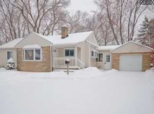 6401 Stumph Rd, Parma Heights, OH 44130