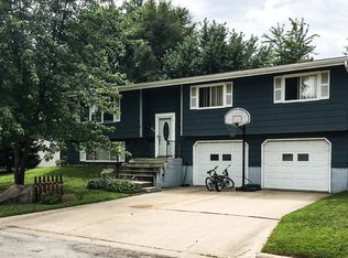 213 Oak St, Waverly, IA 50677