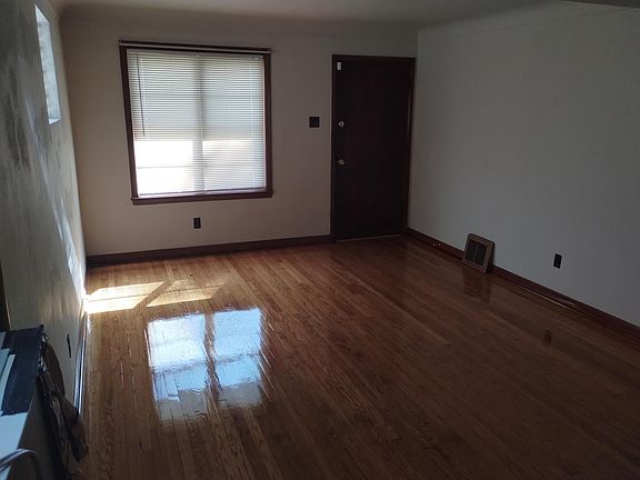 4th image of 6608 Boles Ave