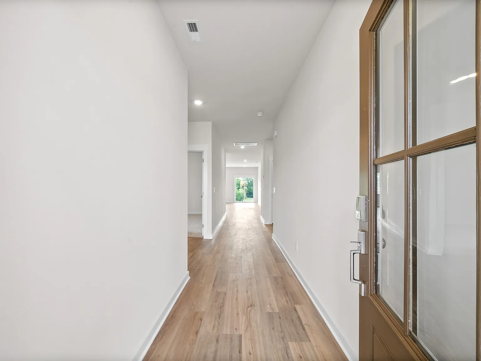 3 bed, 2.0 bath, 1673 sqft, $2,100 — Photo 3