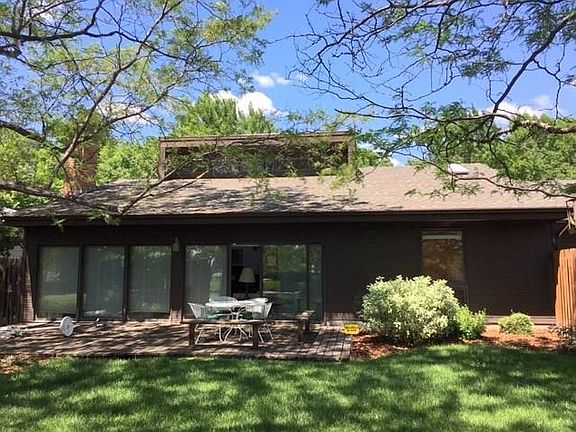 3rd image of 26 Heatherwood Ln