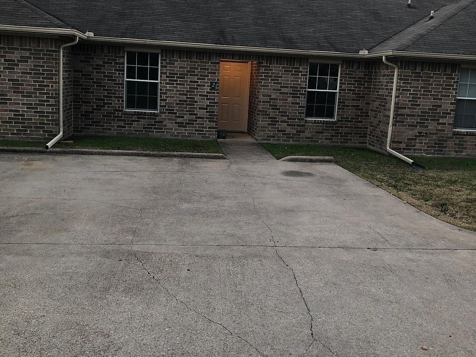 1st image of 811 Kaufman St APT 2