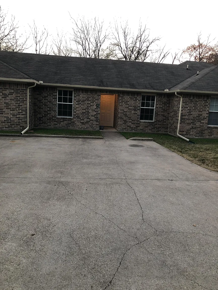 811 Kaufman St APT 2 photo 1