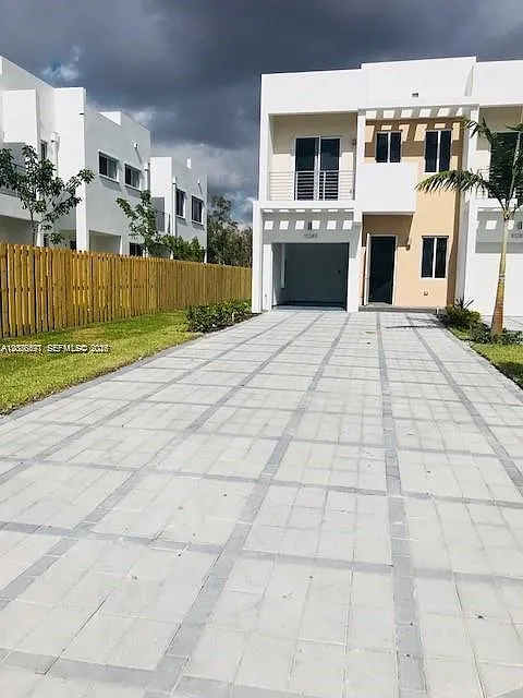 10289 NW 72nd Ter