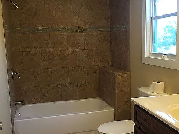 2nd image of 2501 Maple Dr