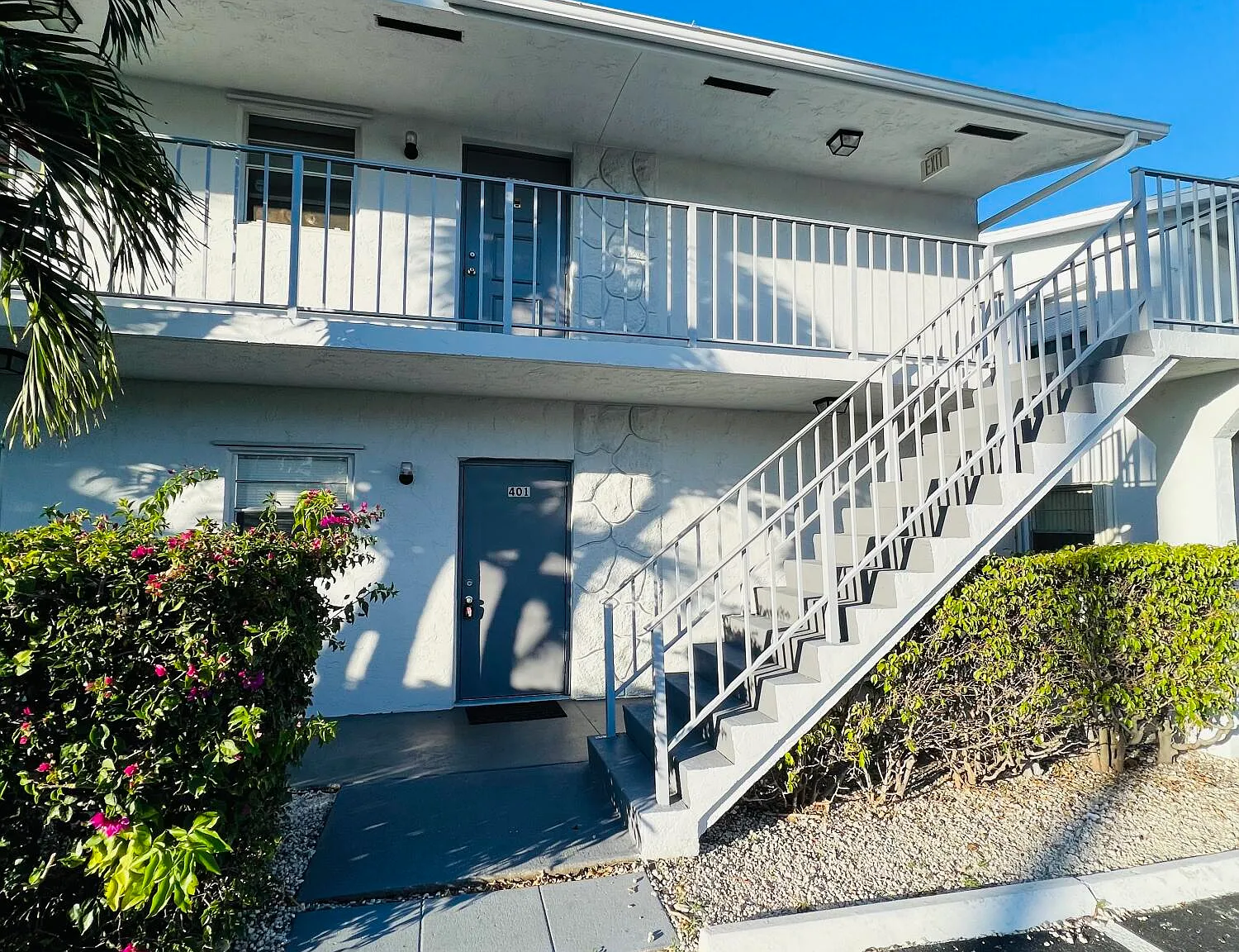 2 bed, 2.0 bath, 775 sqft, $1,900 — Photo 2