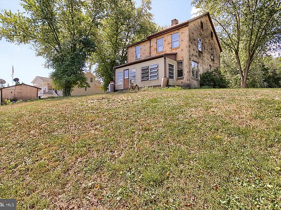 4th image of 181 Shatto Dr