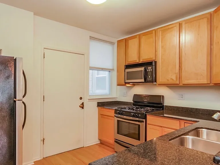 802 Dobson St #3 — Photo 6