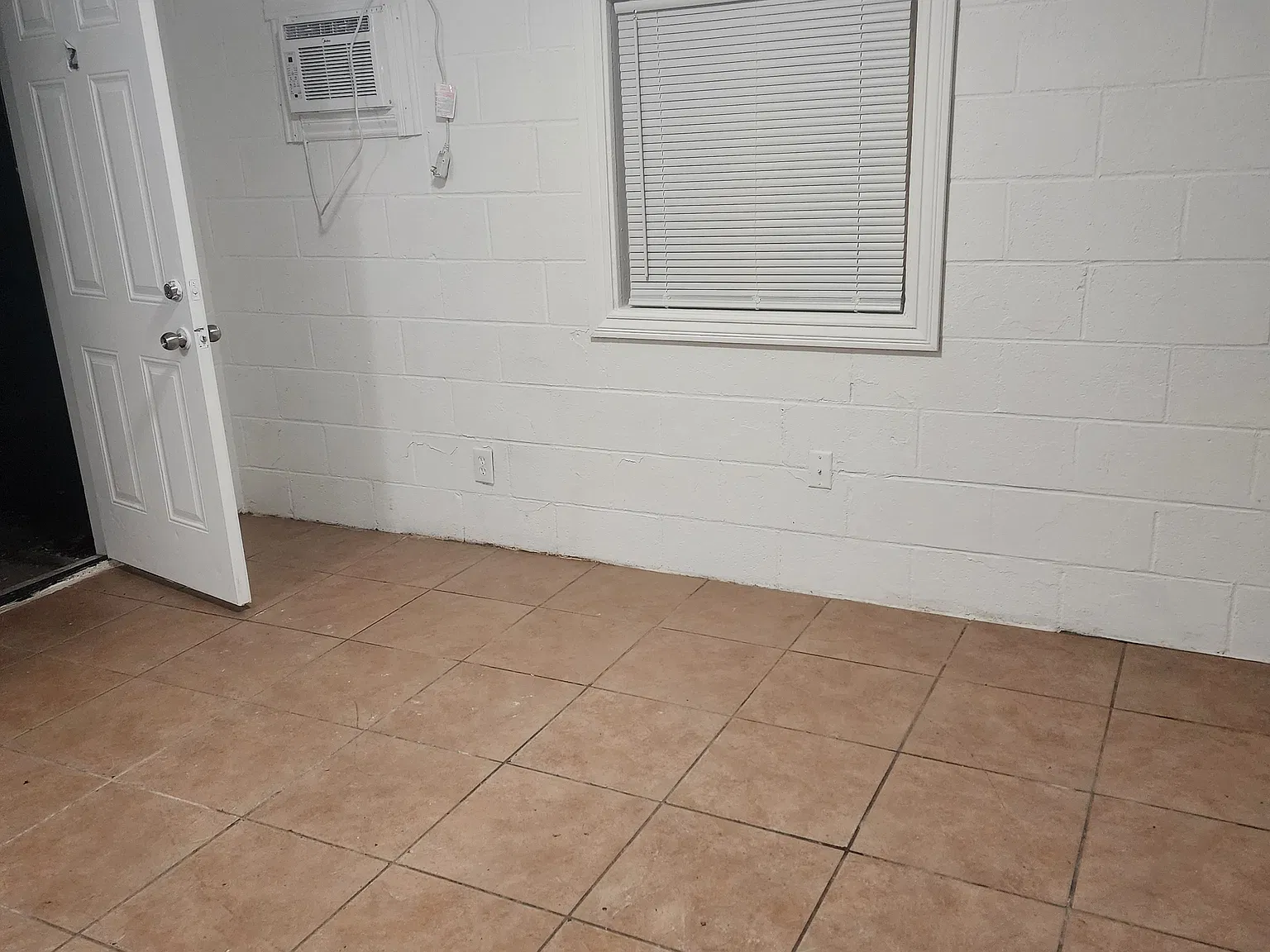 1 bed, 500 sqft, $1,200 — Photo 3