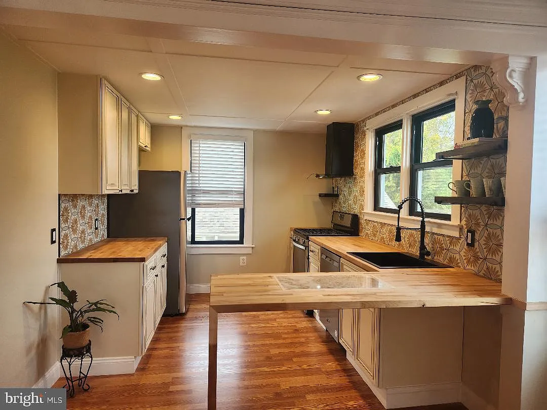 1 bed, 1.0 bath, 900 sqft, $2,100 — Photo 3