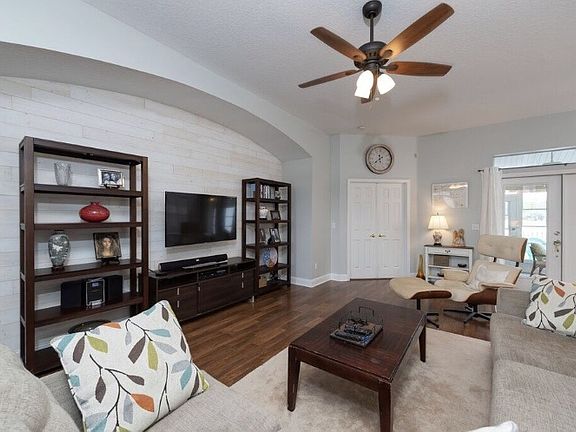 4th image of 907 Oak Arbor Cir