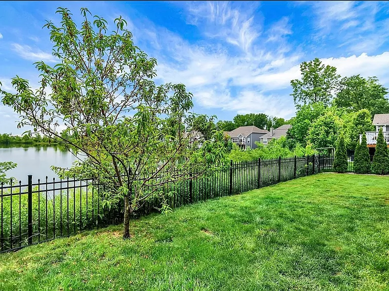 1071 Serenity Ct — Photo 9
