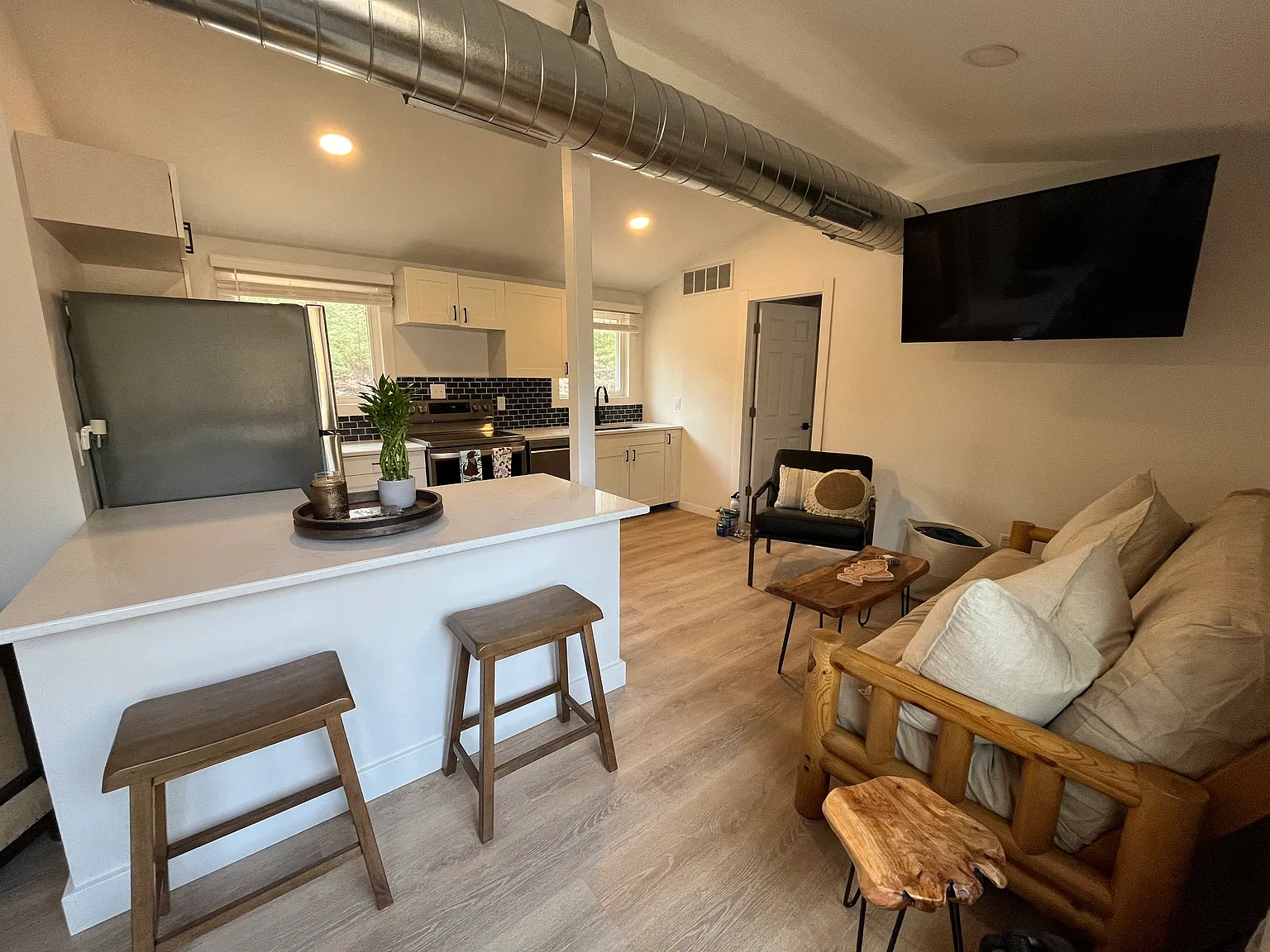 3 bed, $1,400 — Photo 2