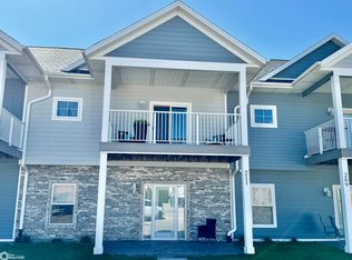 211 1st Ave S, Clear Lake, IA 50428