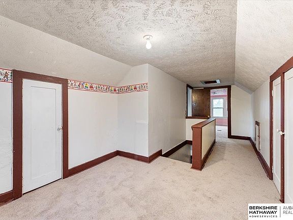 5th image of 4149 Erskine St