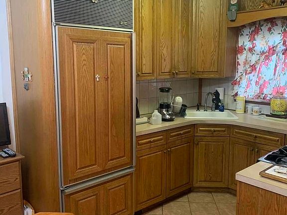 2nd image of 3260 46th St