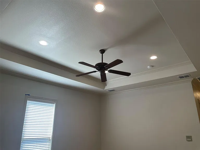 326 Harborview Dr — Photo 17