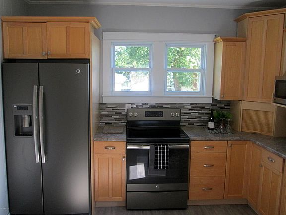 5th image of 3720 Wilmington Ave NW