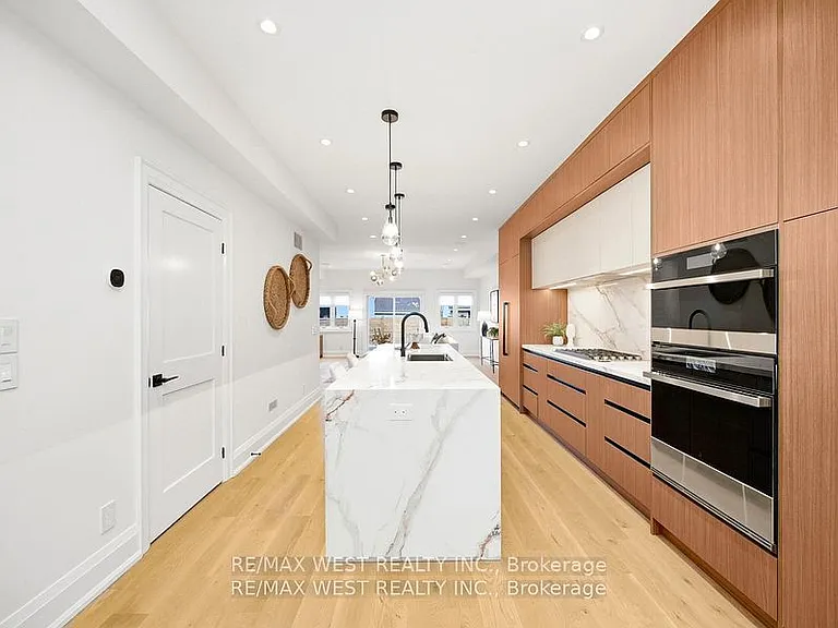 390 Saint Clarens Ave #UPPER — Photo 6