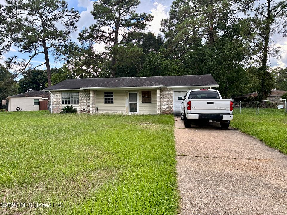 1st image of 2601 Lawn Cir