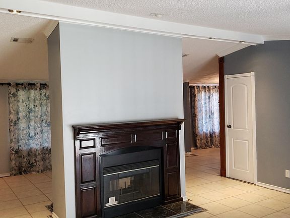 4th image of 373 NW Acorn Dr