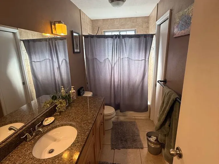 1123 S Oakland St — Photo 9