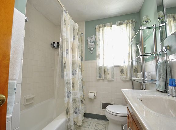 4th image of 52 Loretto Dr