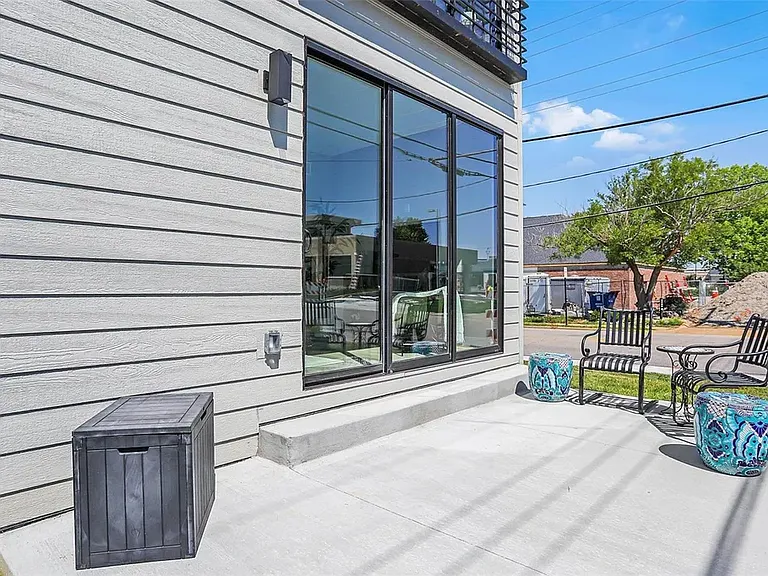 230 E Schwarz St — Photo 18
