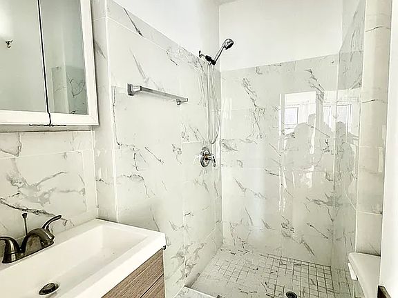 4th image of 749 Saint Nicholas Ave APT 4R
