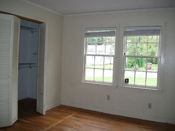 3rd image of 816 E Magnolia Dr