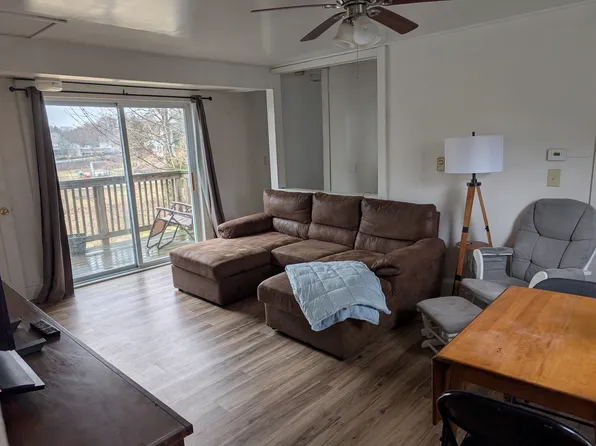 45 Bow St #3, Freeport, ME 04032
