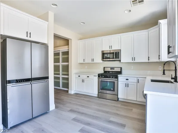 5221 Mountain Garland Ln, North Las Vegas, NV 89081