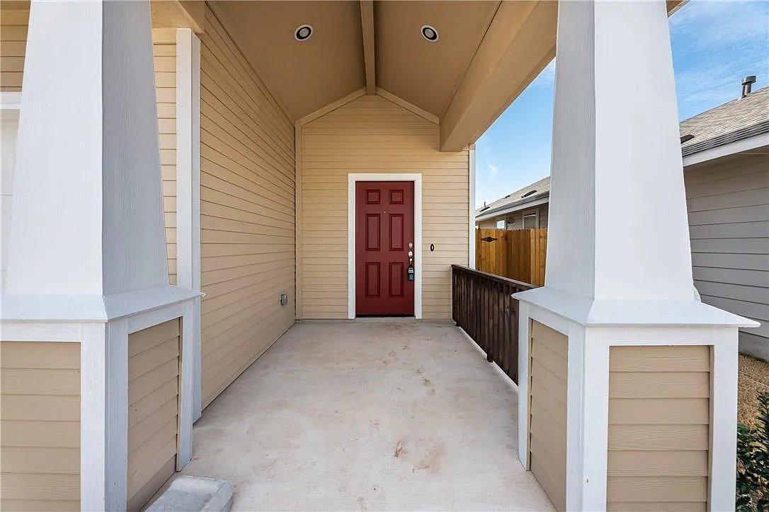 4 bed, 3.0 bath, 1997 sqft, $2,000 — Photo 4